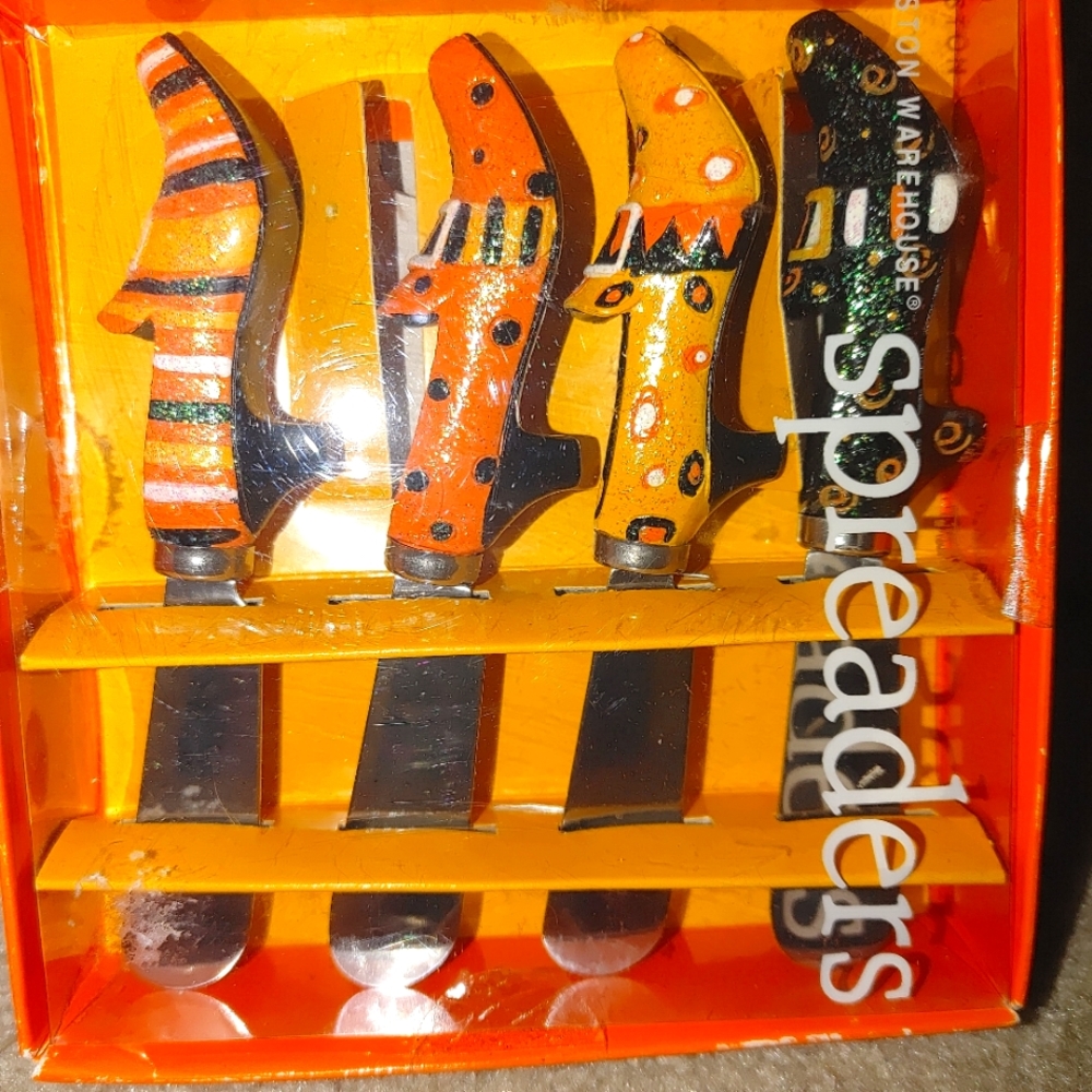 Halloween Decor Spreaders - set of 4